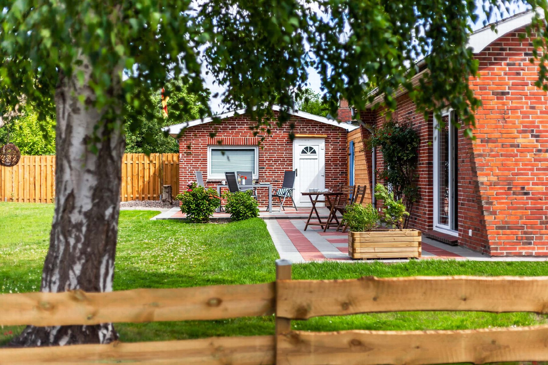 Garten und Terrasse am Ferienhaus Nordseebirke